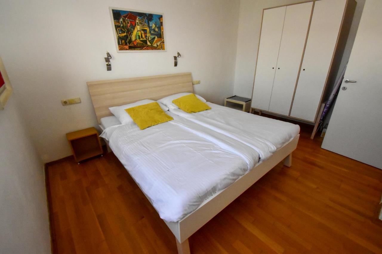 Apartman Smilje Rab Town Esterno foto